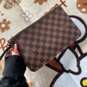 Louis Vuitton Neverfull Wristlet/Wallet